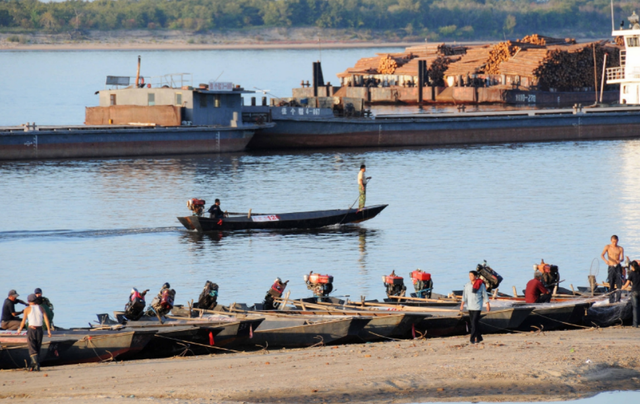 我国一特殊小镇，下午3点就睡觉，美女如云但是一度只有1个男人