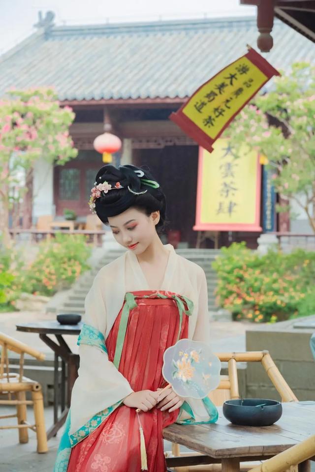 红墙绿荫，与女皇共赴一场夏日国风之约