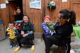 儿媳坐月子需要8万，我给她转了10万，她却给我退了2万，听到...图片