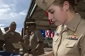 任何一艘美航母上，都要带足大量女兵？她们在航母上有什么作用？图片