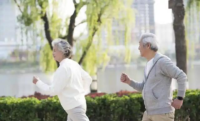 运动并非越多越好？医生提示：超过60岁，运动要做到这5点