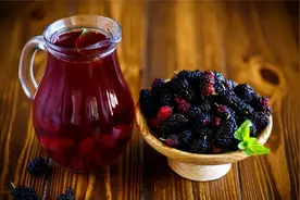 每天坚持“桑葚干泡水”喝，身体发生了什么？2个好处或不请自来图片