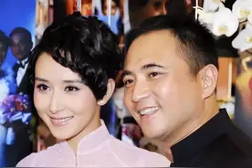 “班花”胡静，马来西亚首富朱兆祥追他三年，婚后为她割掉扁桃体图片