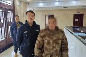 女子在家如厕被偷窥，凤城警方：涉事男子已被行政拘留五日图片