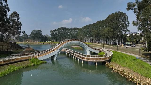 秋假遛娃指南!郫都这些宝藏公园,承包亲子惬意时光