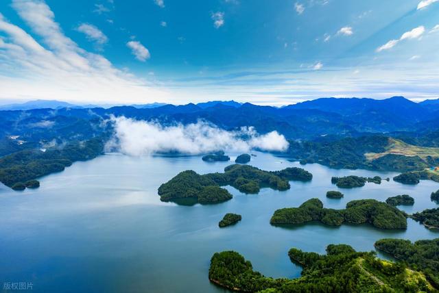 我心目中最治愈的 12 大湖泊，我把青海湖排在了第 4，泸沽湖第 9！