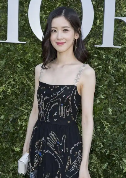 刘强东章泽天久违合体仅3天，令人恶心的一幕上演，杨颖也被牵连