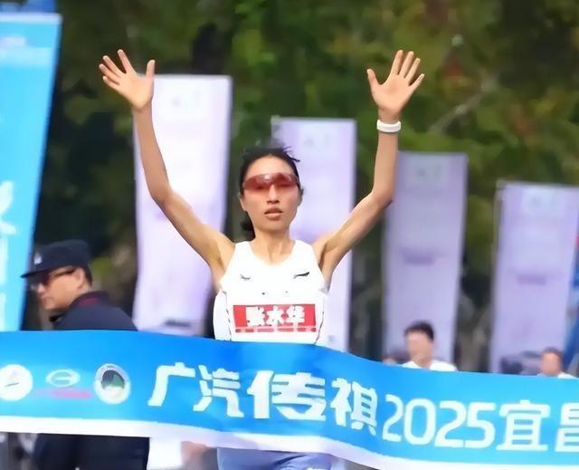 官媒发文，高调官宣“最快女护士”喜讯，网友：终于等到这一天