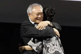 章子怡在美国这一晚好牛啊！和李安世纪拥抱，在奥斯卡晚宴上惊艳图片