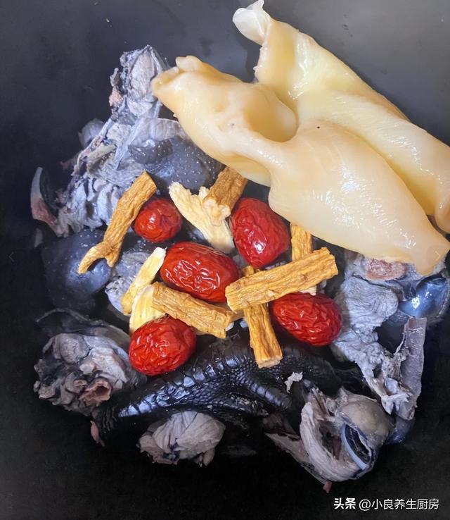 花胶红枣炖乌鸡汤 2026年花胶红枣炖乌鸡汤的做法