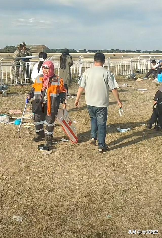 媒体评长春航展乱扔垃圾现象