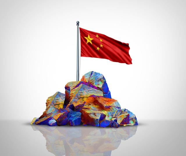 “稀土核弹”炸响后，对华断供光刻机的阿斯麦，这次天都塌了