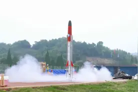 超硬核！四川大学生“自制火箭”发射升空，媒体聚焦报道！图片