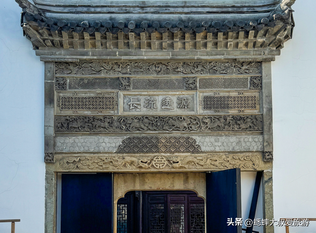 杭州宝藏街区太有底蕴了，拥有深宅大院与古寺，适合秋日探古徒步