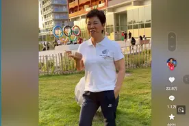 倪夏莲62岁参加奥运，刘国梁对其钦佩有加，现为“莎头组合”陪练图片