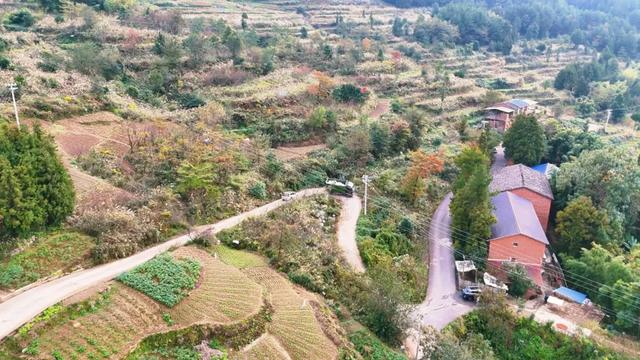 乡间行记：驱车穿行插腊村到岳溪镇，在弯弯山路中找回遗忘的时光