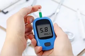 测血糖选左手还是右手？忽略这6个细节，血糖值可能白测了图片