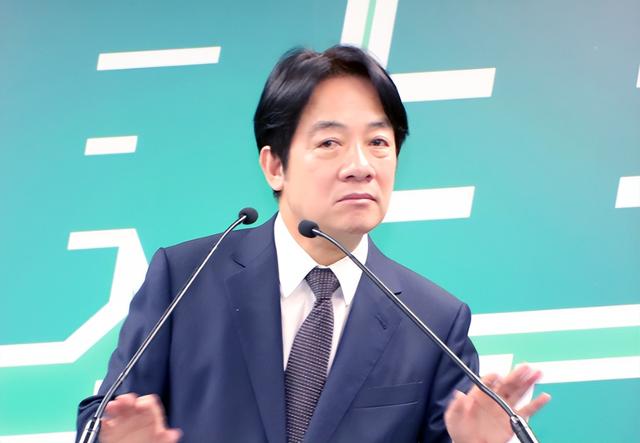 登机赴京前，郑丽文公布人事名单，朱立伦回应特殊，不准打破惯例