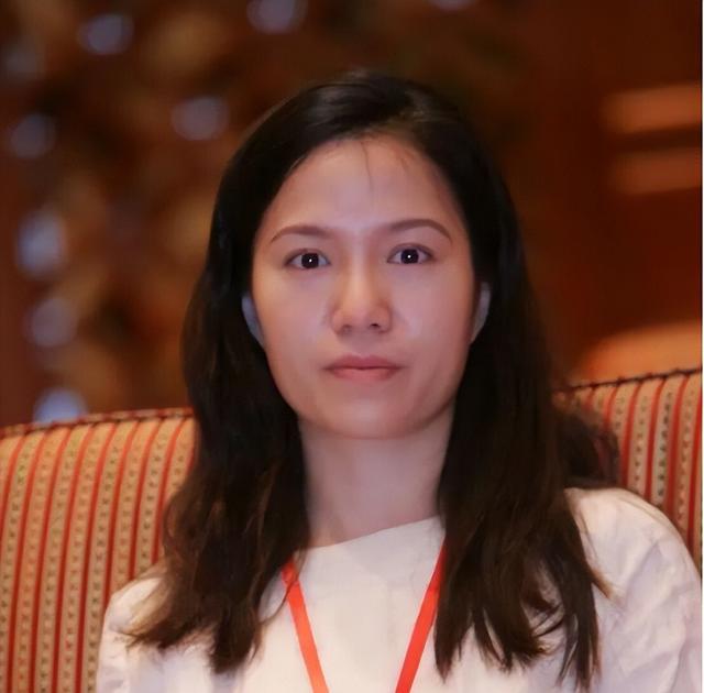 18年，杨振宁儿女从美国来看望父亲与翁帆	，一家人在三峡其乐融融