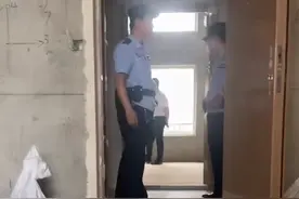 贷款买精装房逾期2年难交付，单身女业主支帐篷住进毛坯房，28岁女子感言：来沈阳打拼不易，压力大没睡着图片