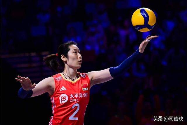 女排名将朱婷：身高1米98，父亲想让她嫁个比他高的，不嫁外国人
