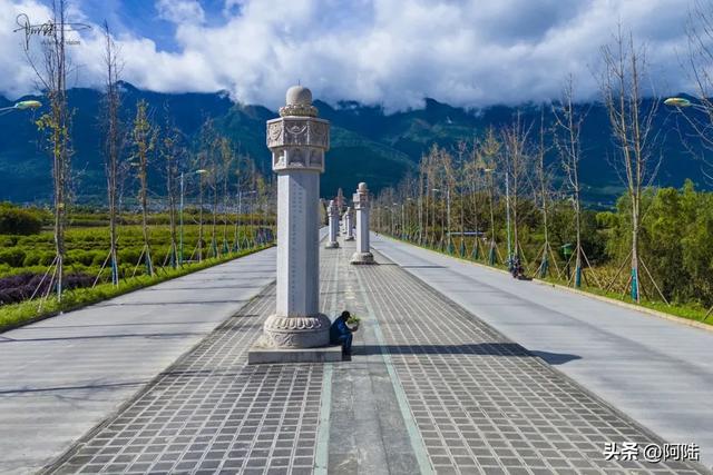 你知道吗？丽江有条1.2公里长的网红路，风景绝美游客却很少