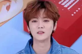 鹿晗浮肿发福，右手上面长了很多溃烂型血疮，网友质疑他得了脏病图片