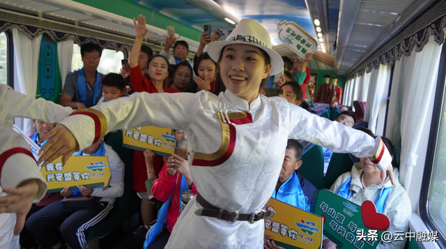阿尔山号旅游列车：穿行绿水青山的浪漫之旅