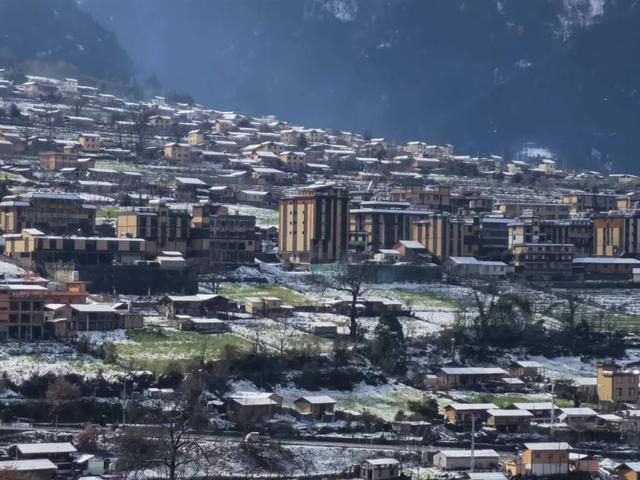 云栖丙中洛：在怒江峡谷解锁 “人神共居” 的旅居新体验
