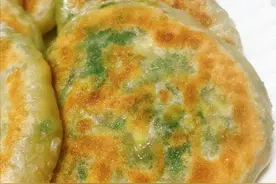 老妈做了十几年的【韭菜馅饼】！皮薄馅大，放凉了也不硬，巨简单图片