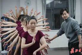 《千手观音》，邰丽华的学妹学弟们这样接续着跳了20年图片