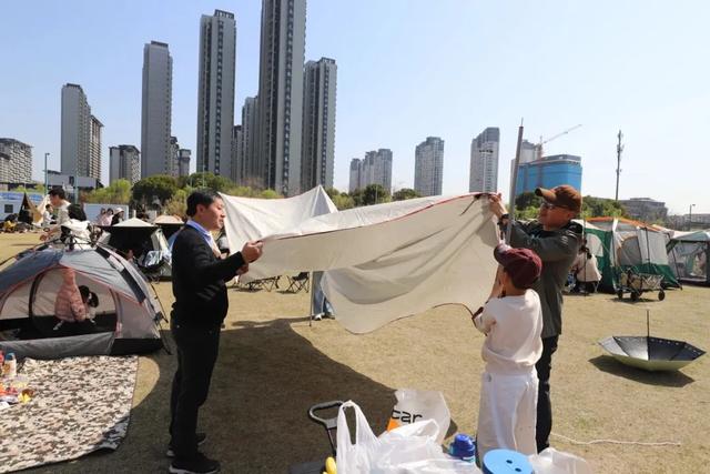 周五宠粉日｜去户外定格温馨家庭时光，更有全能亲子通关赛免费参赛名额等你来领！