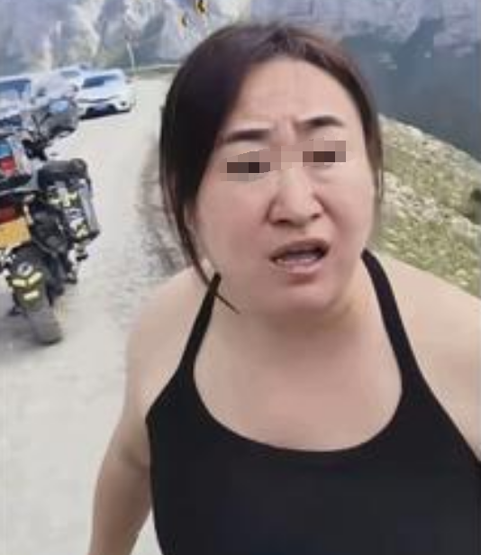 奔驰石头姐“社会性死亡”：车是按揭的，正脸曝光，家庭情况被扒