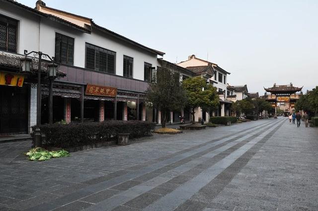 从北京自驾到云南 感受抗战之十一：国殇墓园