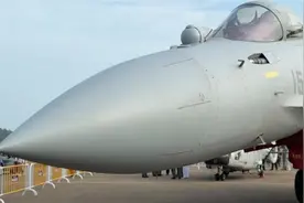 全面升级！从细节看首次亮相的歼-15T，为何当之无愧是最强侧卫？图片