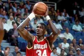 单场砍下四双有多难？NBA历史仅四次出现，上一次距今已经31年！图片