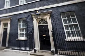 英媒：“排灯节”庆祝活动出现肉类和酒精饮品引争议，唐宁街10号道歉图片