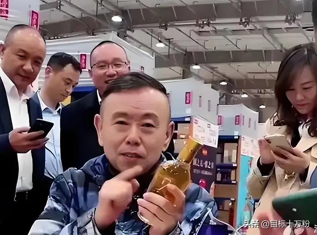 豪门阔太倒追68岁潘长江,不卖酒的潘叔,又在新赛道上领先太多