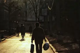 美艳岳母得知岳父出轨，竟找我帮她完成复仇计划！图片