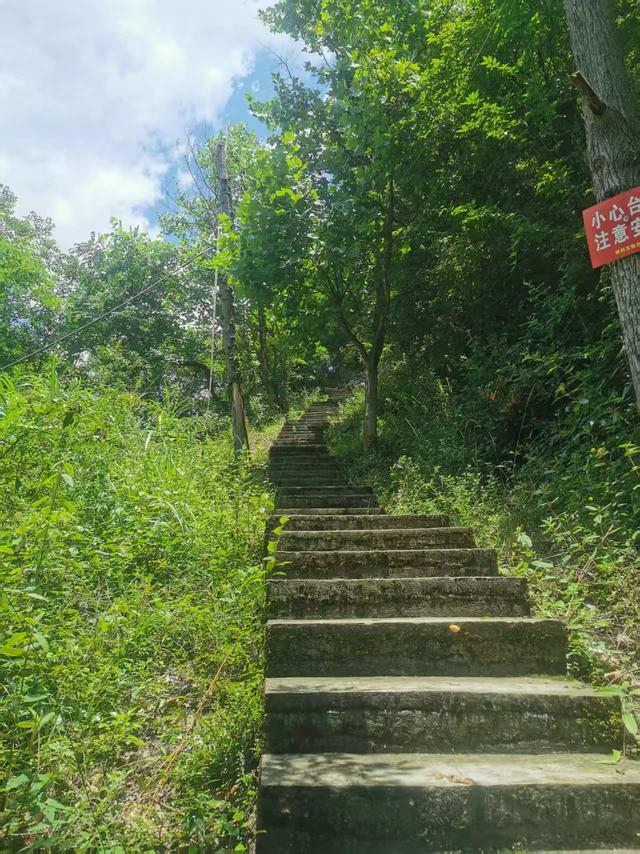 遵义播州：宝峰山上宝峰塔