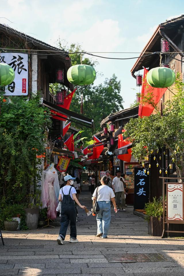 漫步拱墅，邂逅满街“中国红”！
