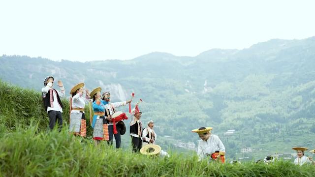 湖南海拔1300米的高山中藏着一个神秘村子，风景不输江西篁岭