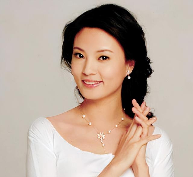 她是央视最惨女主持，男友死刑，丈夫入狱，如今48岁被释永信牵连