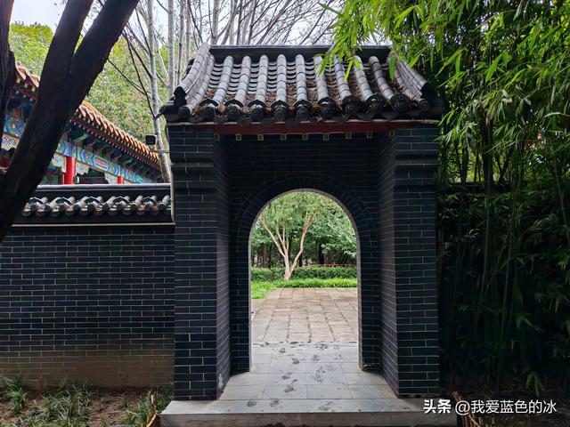 邯郸丛台公园最大的亮点就是里面的一座造型奇特的城堡