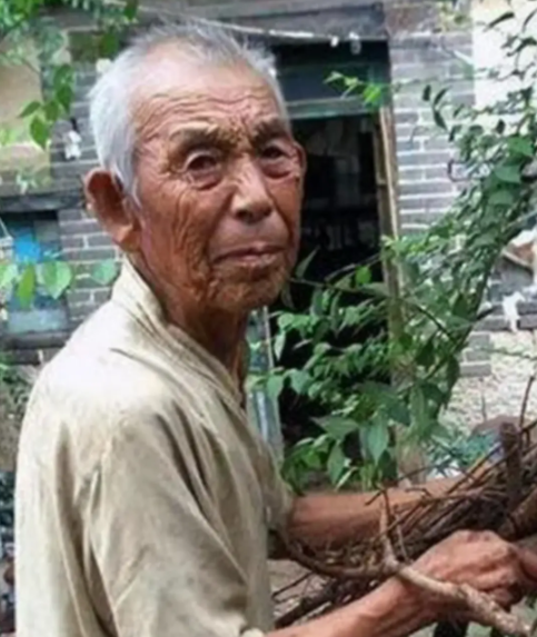 远离造神陷阱，官媒揭开冰窟救人后李佳婷现状，令人担心的事发生