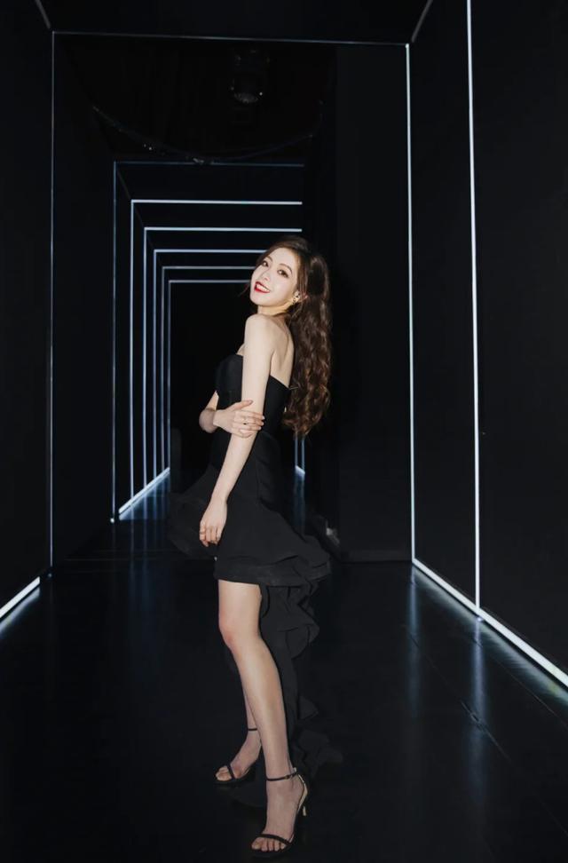 美女主持人，希然的美脚