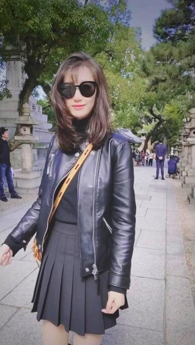 马蓉离开王宝强9年后更美了，穿搭时髦秀豆腐腿，越来越像大明星