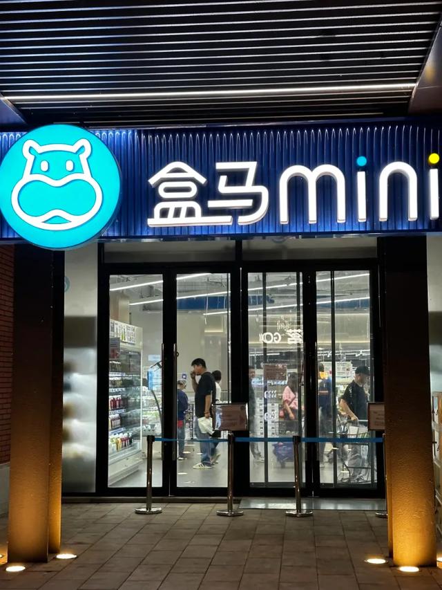 盒马放弃做山姆学徒，离山姆却越来越近了