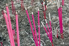 家里的香灰千万别扔掉，往门口撒一把，简直妙用无穷，绝不是迷信图片