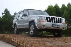看看20年前都有什么车，汽车杂志分享之北京 Jeep 2500图片